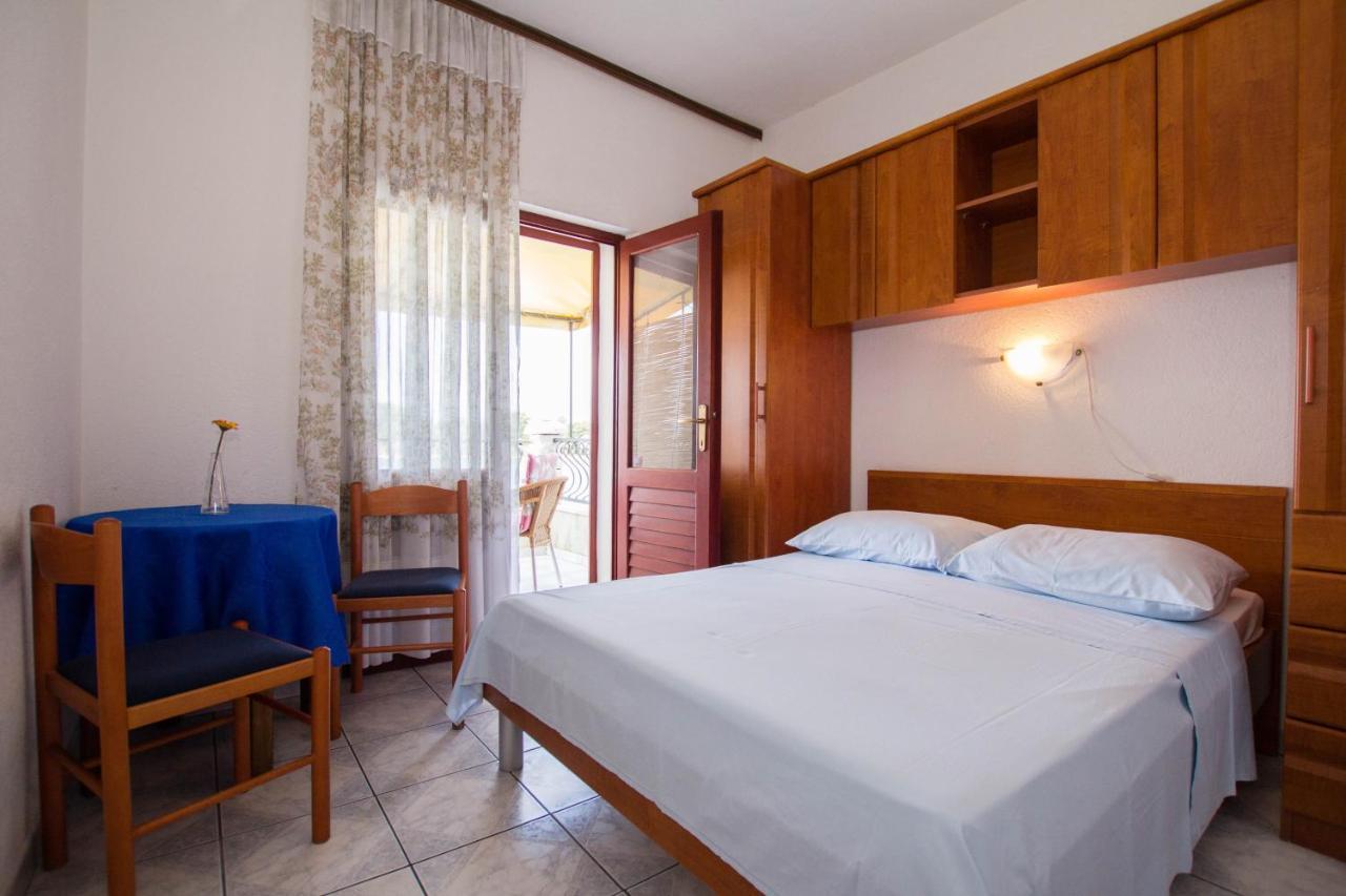 Apartments By The Sea Sucuraj, Hvar - 566 Экстерьер фото