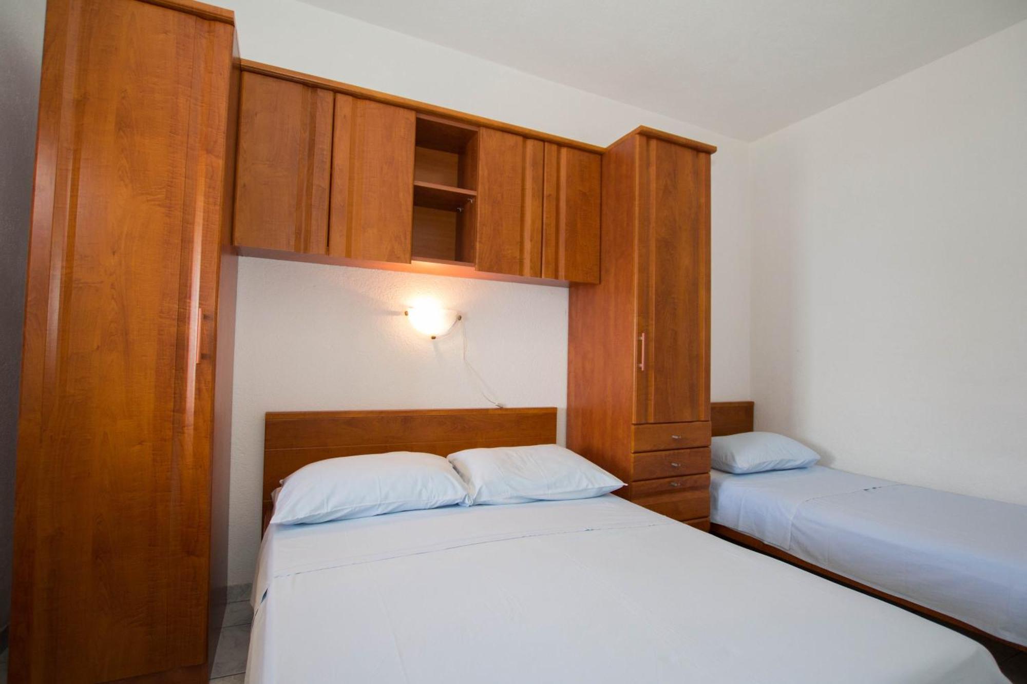 Apartments By The Sea Sucuraj, Hvar - 566 Номер фото